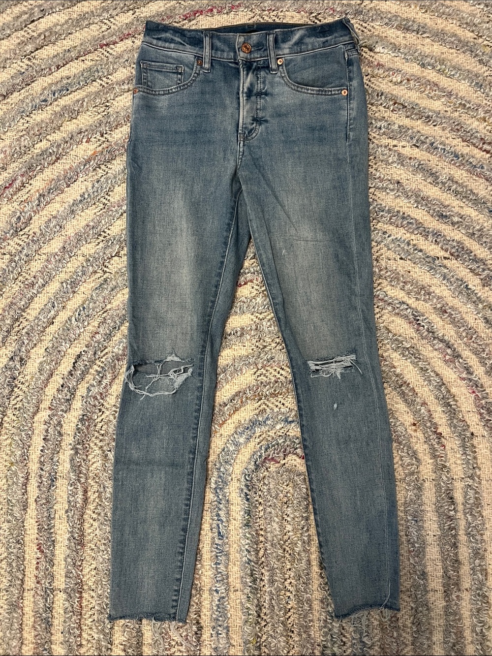 Express Women's Skinny Jeans - Washed Blue with Knee Rips